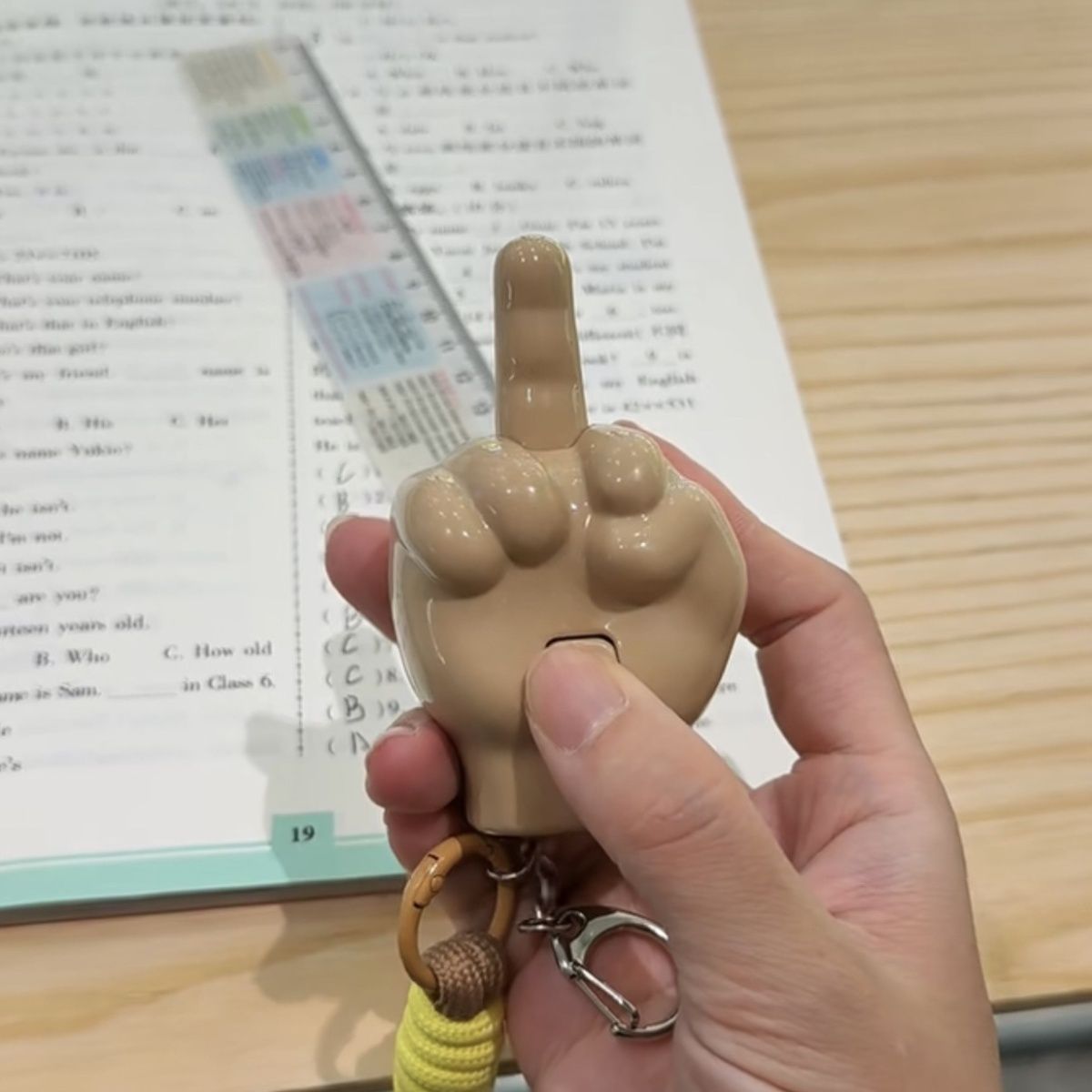 Middle Finger Keychain Funny P - огляд і ціна Pop Display Shelf