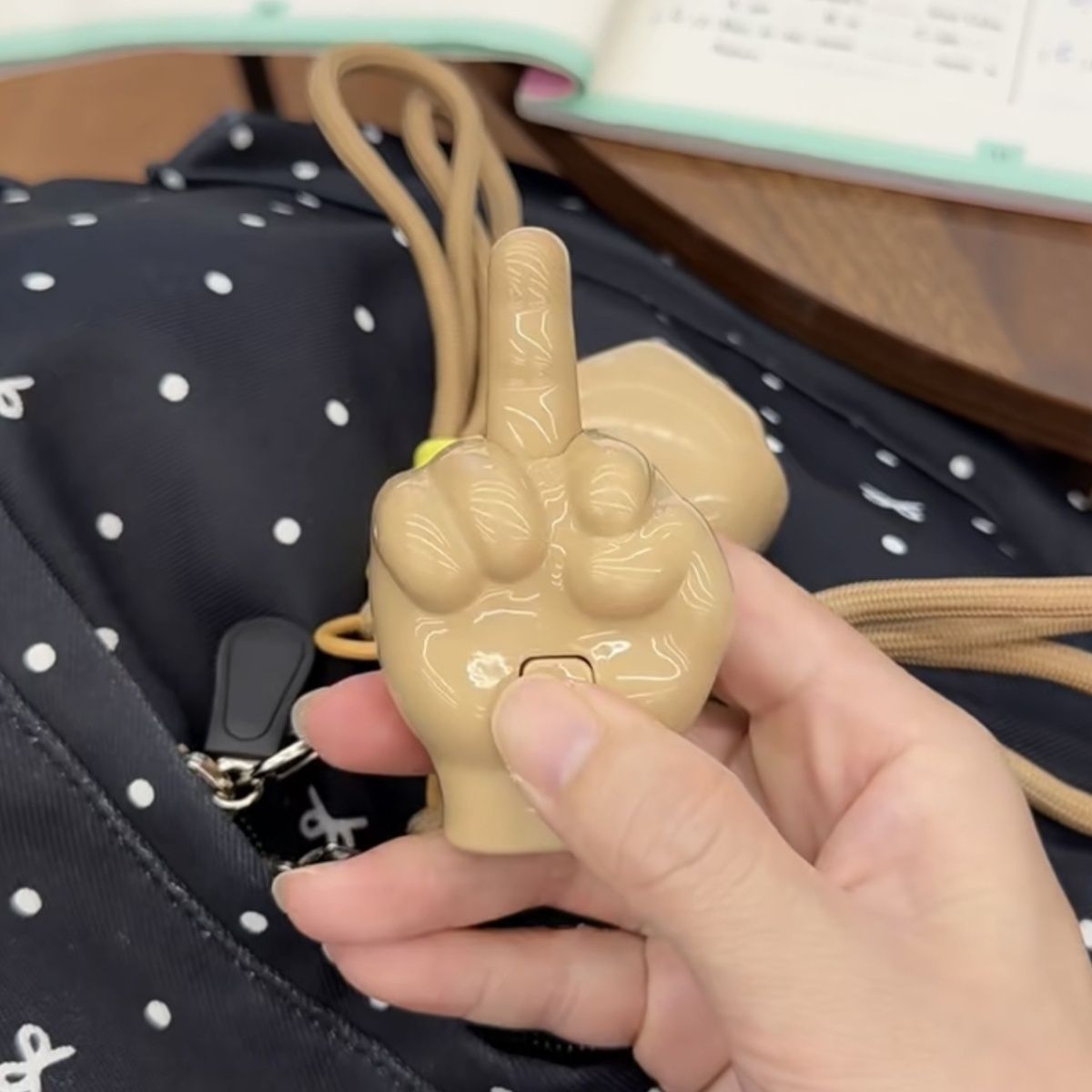 Middle Finger Keychain Funny P - огляд і ціна Pop Display Shelf